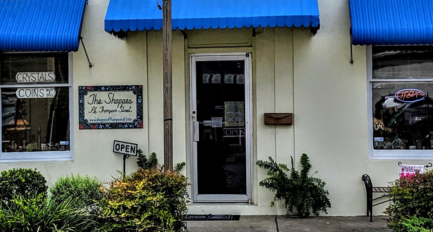 Curbside view of The Shoppes at Thompson Street
